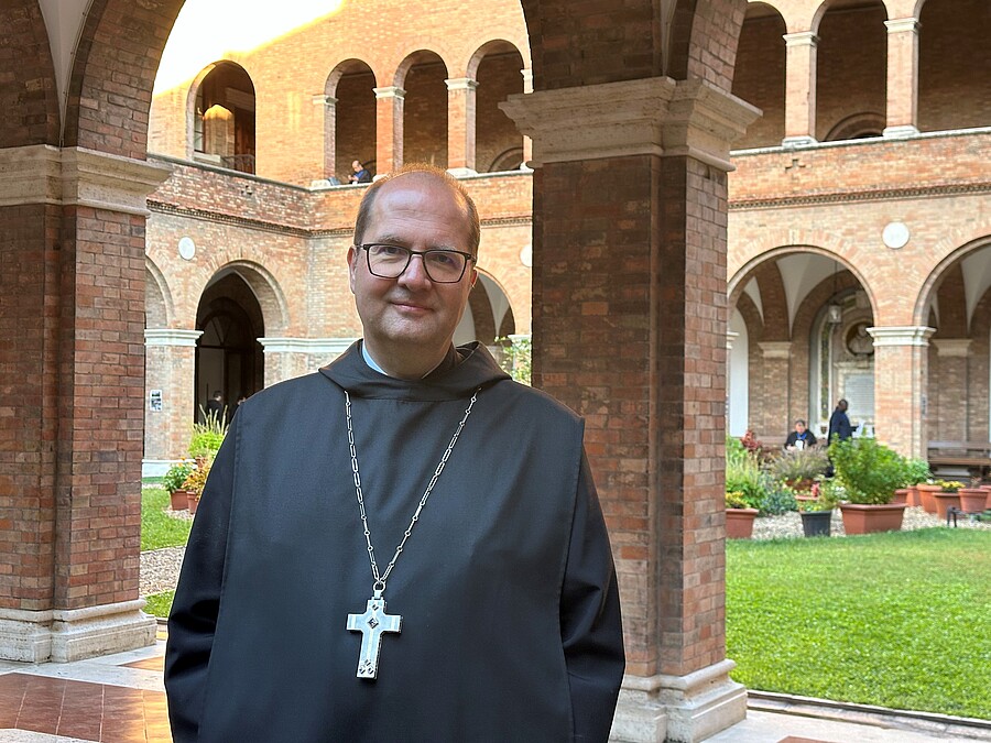 Abtprimas Jeremias Schröder betonte im Interview mit der „Furche“, dass Orden und die Kirche auch in Zeiten von wachsenden spirituellen Online-Angeboten eine reflektierte Tradition entgegensetzen können.